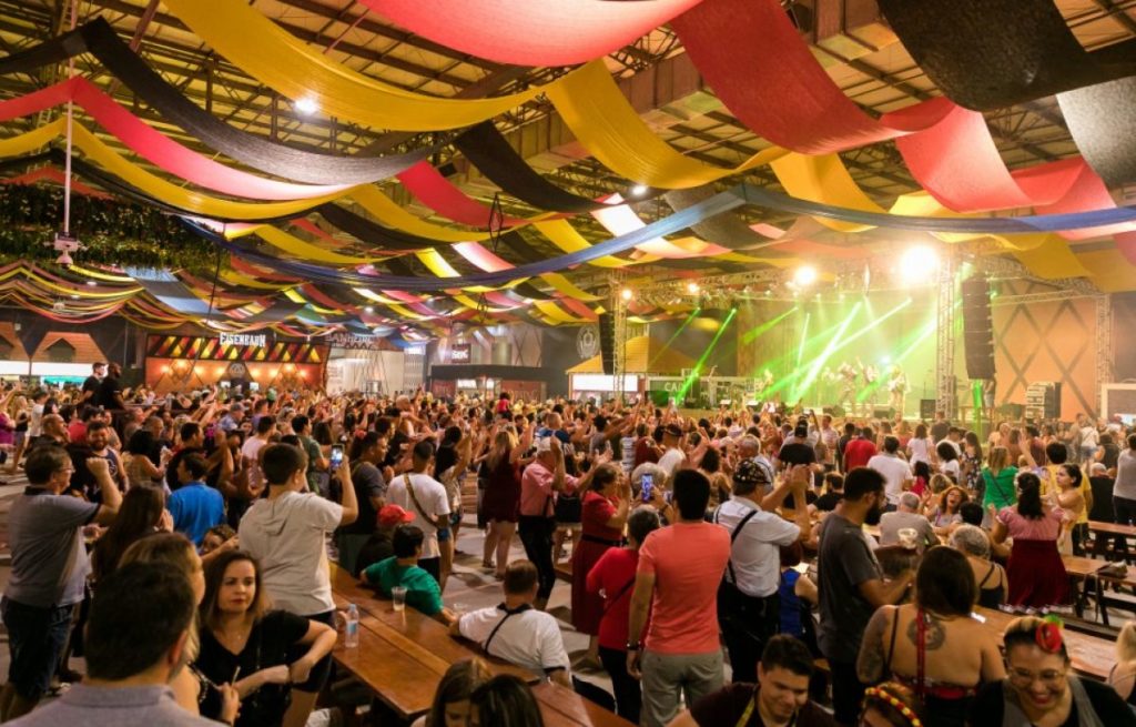 Confira a programação deste sábado de Sommerfest Blumenau Blumenau