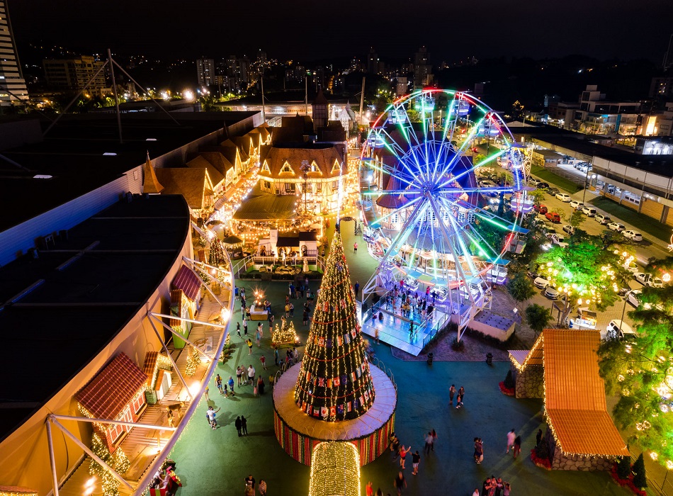 Foto de Pessoas Vila Do Papai Noel Na Lapónia Escandinávia Ao Pôr